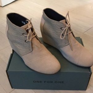Toms wedge-heeled booties